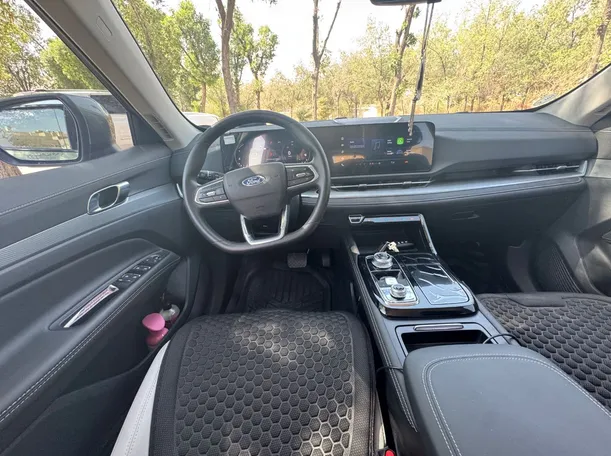 Car image 15