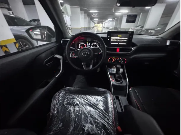 Car image 16