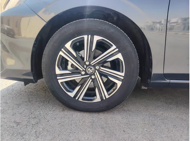 Car image 10