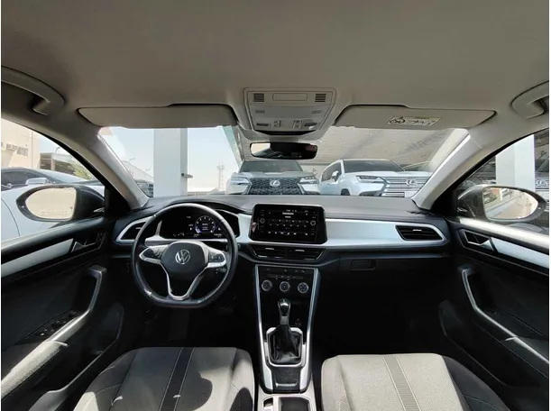 Car image 19