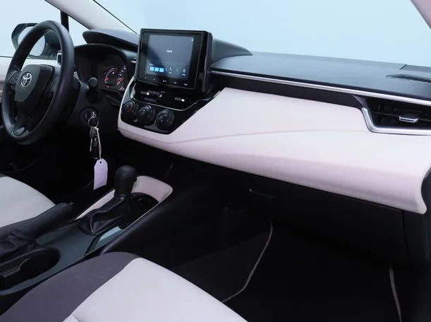 Car image 10