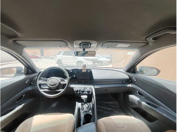 Car image 17