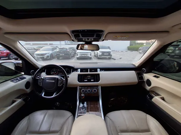Car image 14