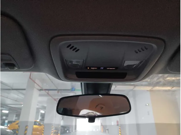 Car image 19