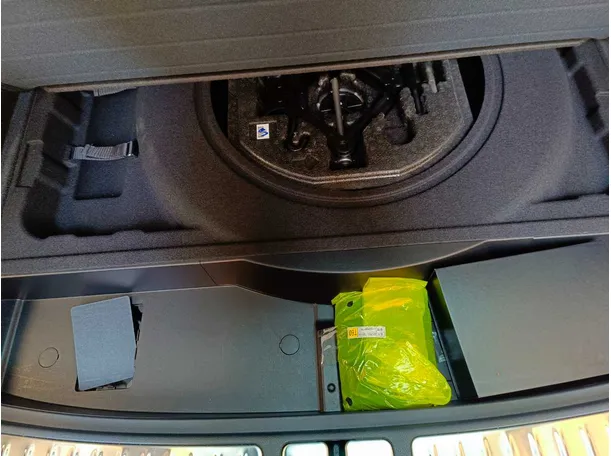 Car image 38