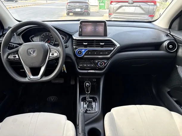 Car image 18