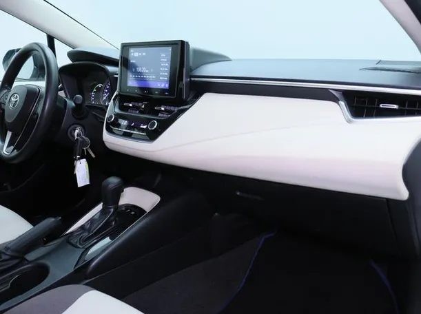 Car image 10
