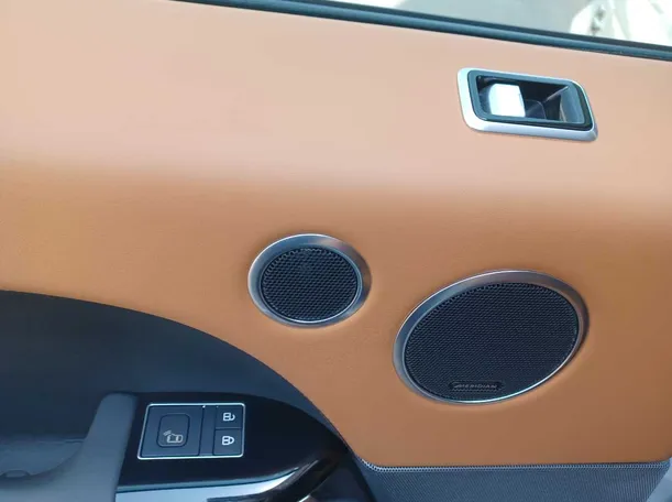Car image 28
