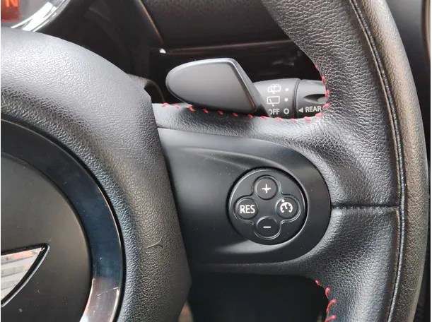 Car image 30