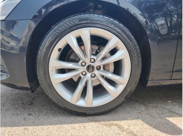Car image 9