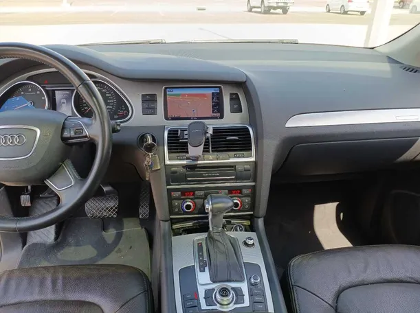 Car image 18