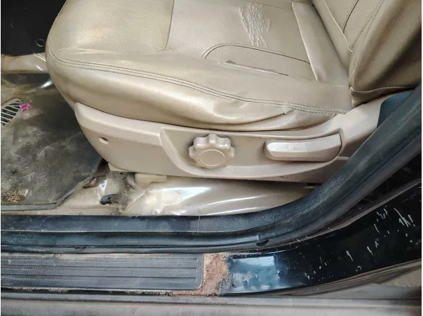 Car image 35
