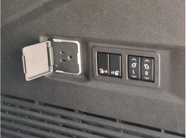 Car image 37