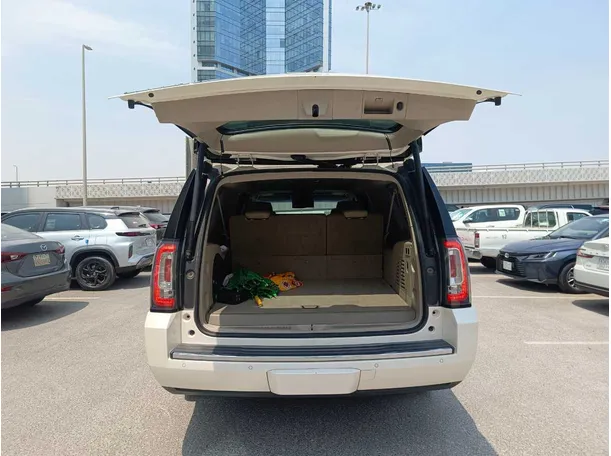 Car image 28