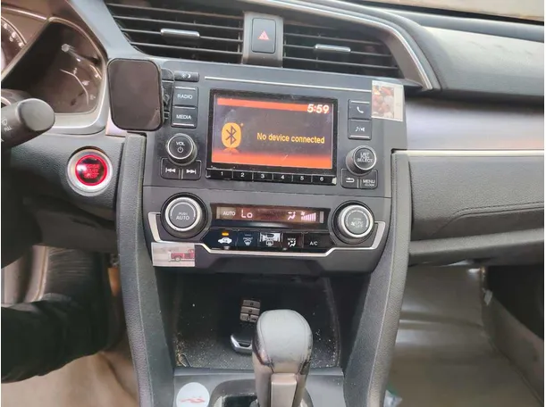 Car image 26