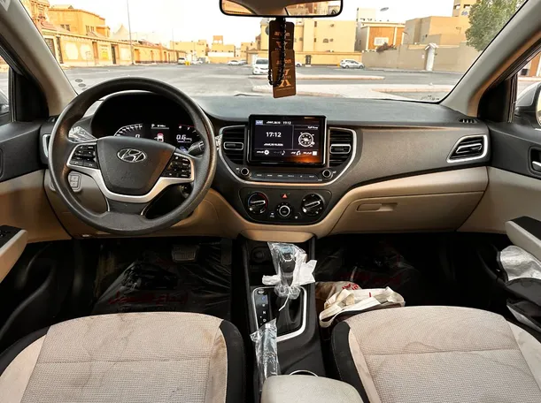 Car image 15