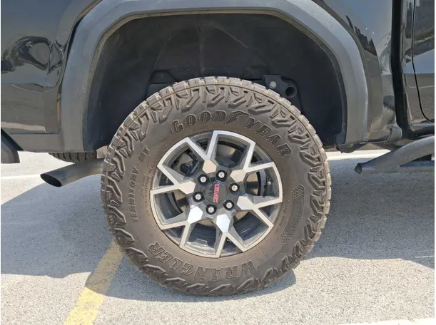 Car image 9