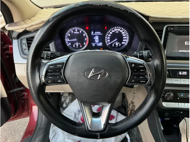 Car image 14