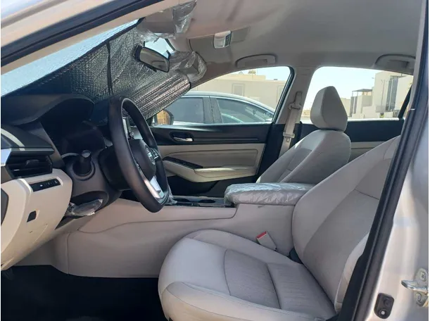 Car image 12