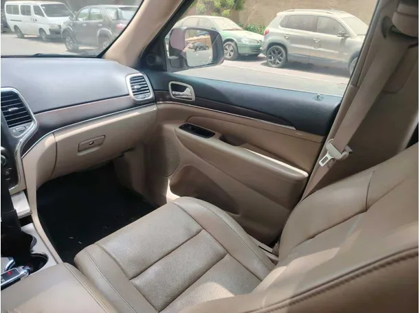 Car image 23