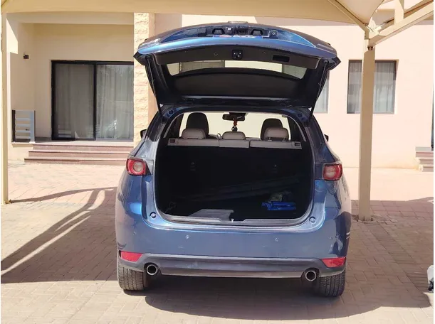 Car image 19