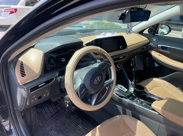 Car image 11