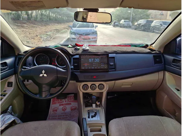 Car image 14