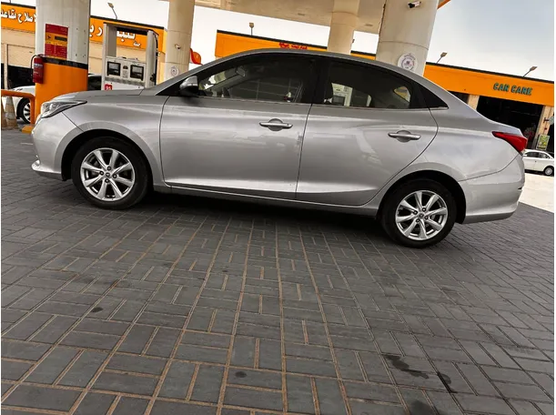 Car image 8