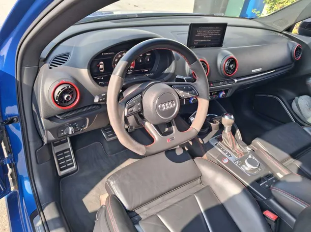 Car image 11
