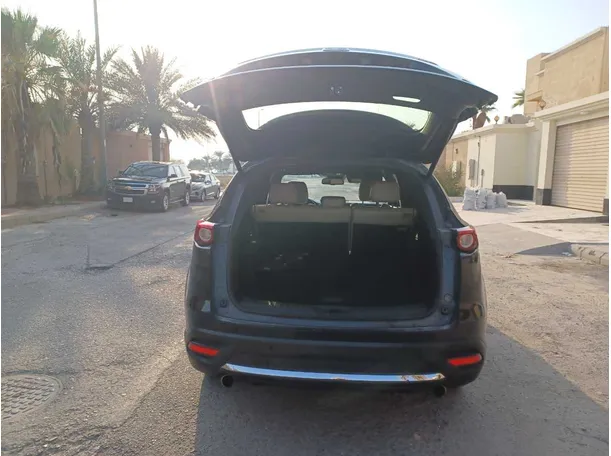 Car image 18