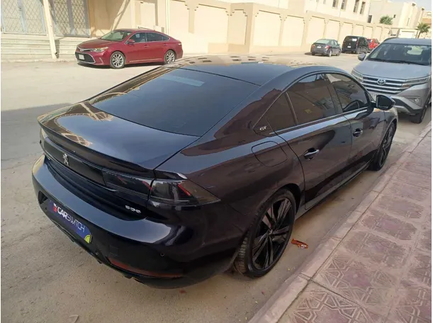 Car image 4