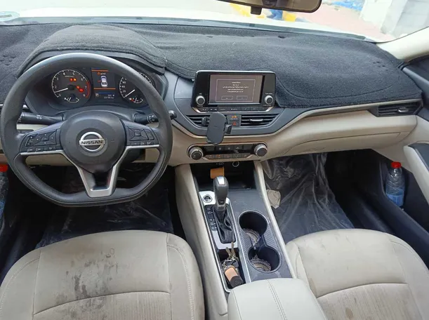 Car image 17
