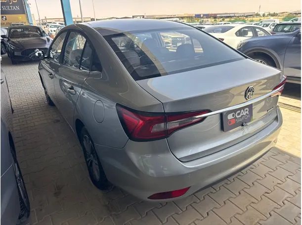 Car image 7