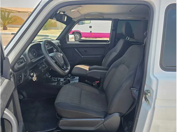 Car image 12