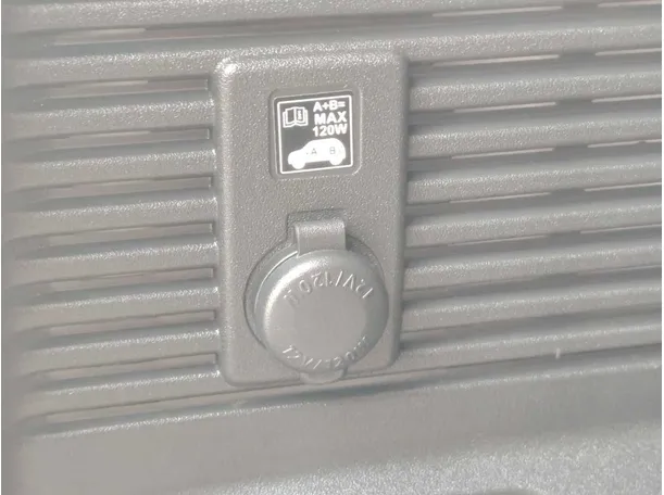 Car image 30