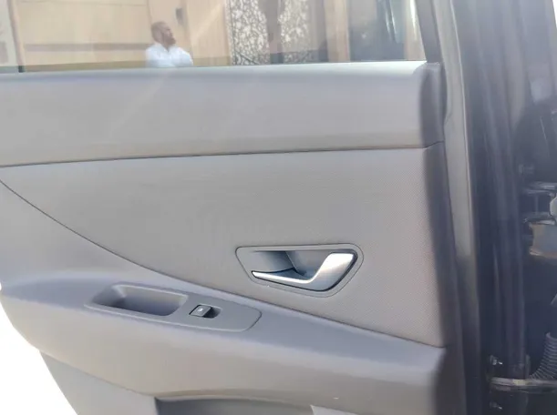 Car image 28