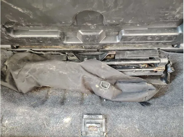 Car image 33