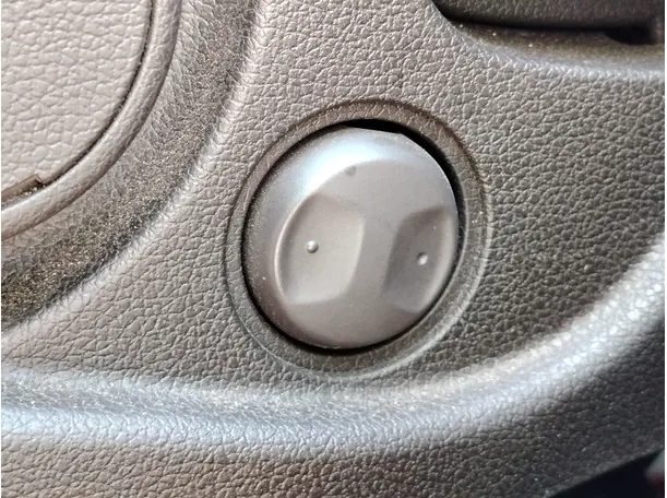 Car image 29