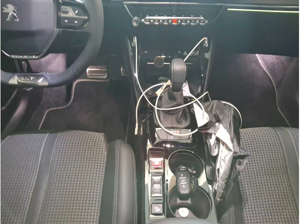 Car image 16