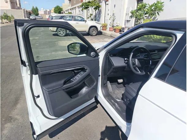 Car image 11