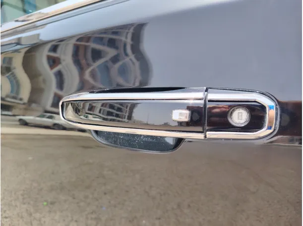 Car image 27