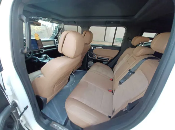 Car image 11