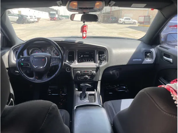 Car image 17