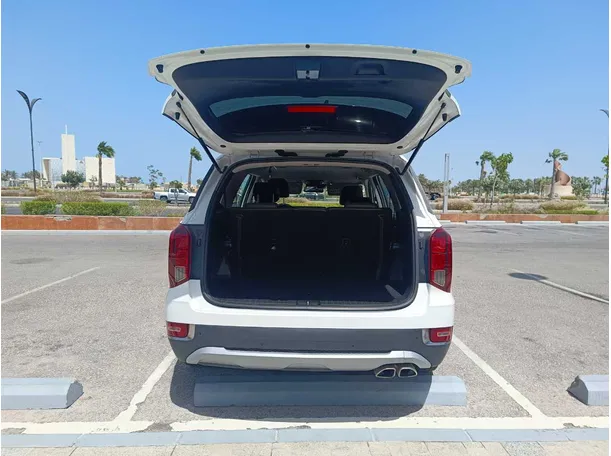 Car image 30