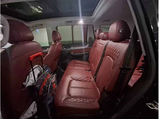 Car image 13