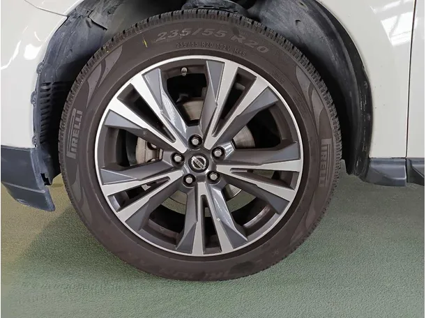 Car image 10