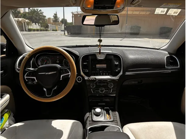 Car image 17