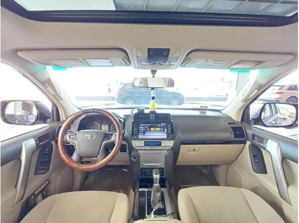 Car image 15