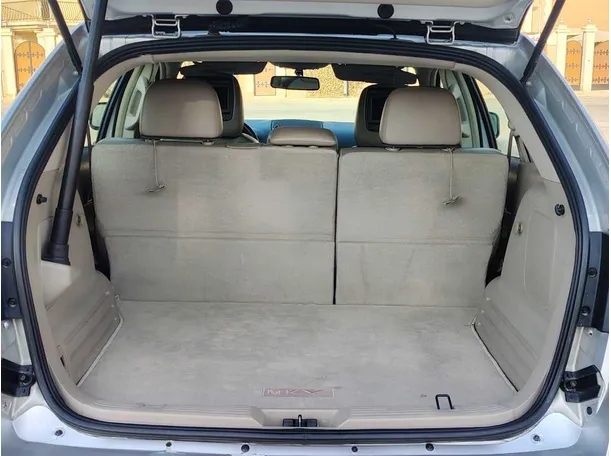 Car image 26