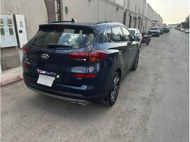 Car image 5